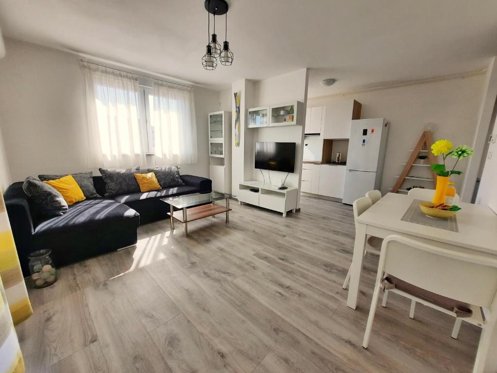 Kuchyňa alebo kuchynka v ubytovaní Apartment MRVICA near the Zagreb Airport