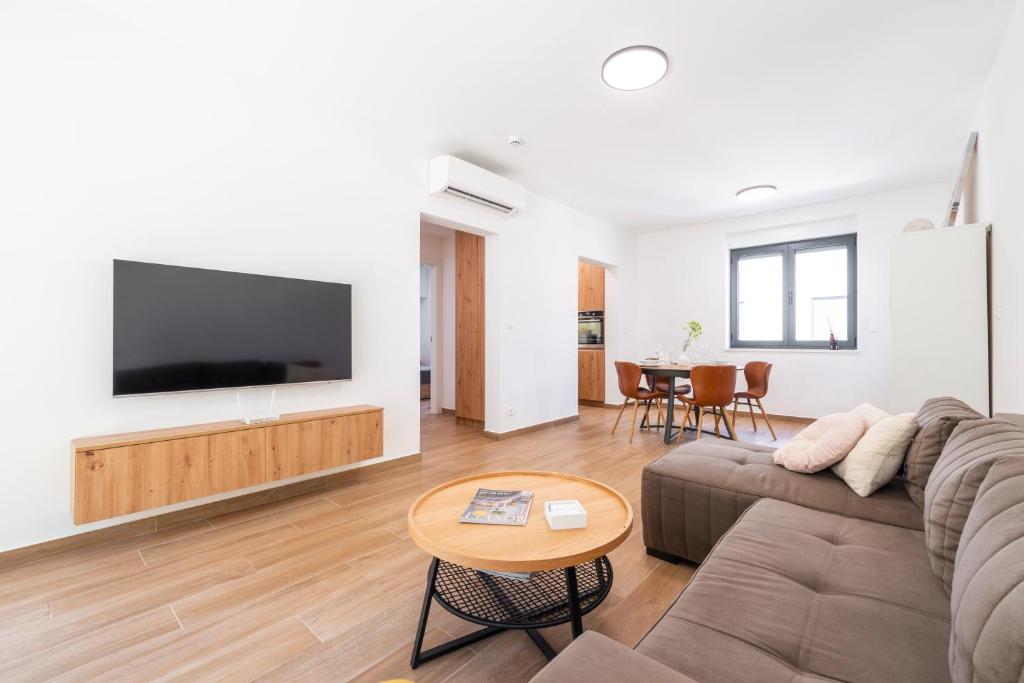 TV a/nebo společenská místnost v ubytování Apartment Emma Dubrovnik