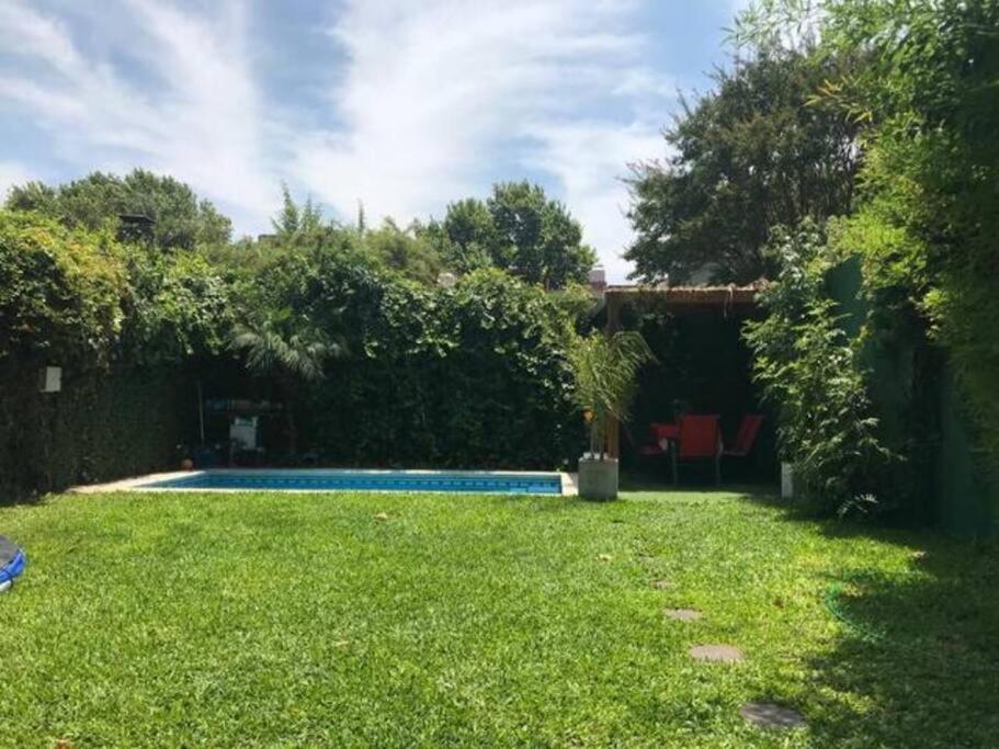 Majoituspaikassa Casa ideal para familia, a minutos de Buenos Aires tai sen lähellä sijaitseva uima-allas