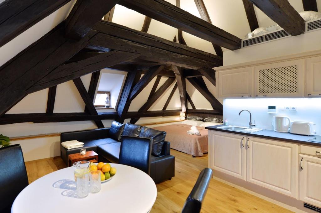 Old Town Boutique Apartments - 5