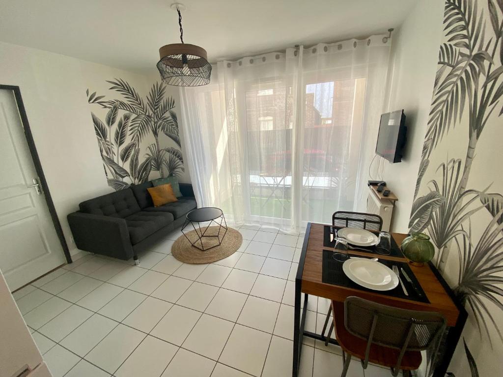Televízia a/alebo spoločenská miestnosť v ubytovaní le Clot Saint Clement - Logement de charme Rouen - 091