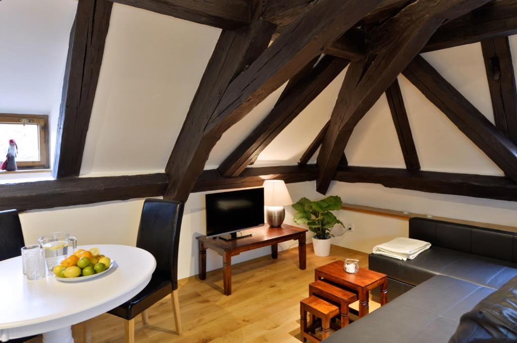 Old Town Boutique Apartments - 7