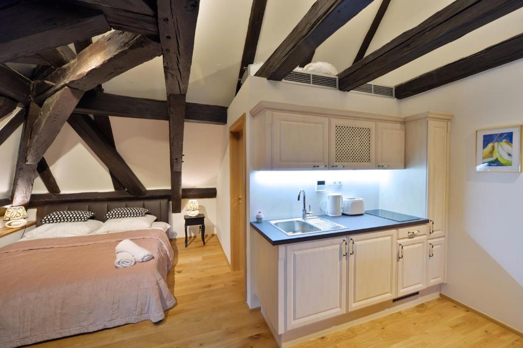 Old Town Boutique Apartments - 19