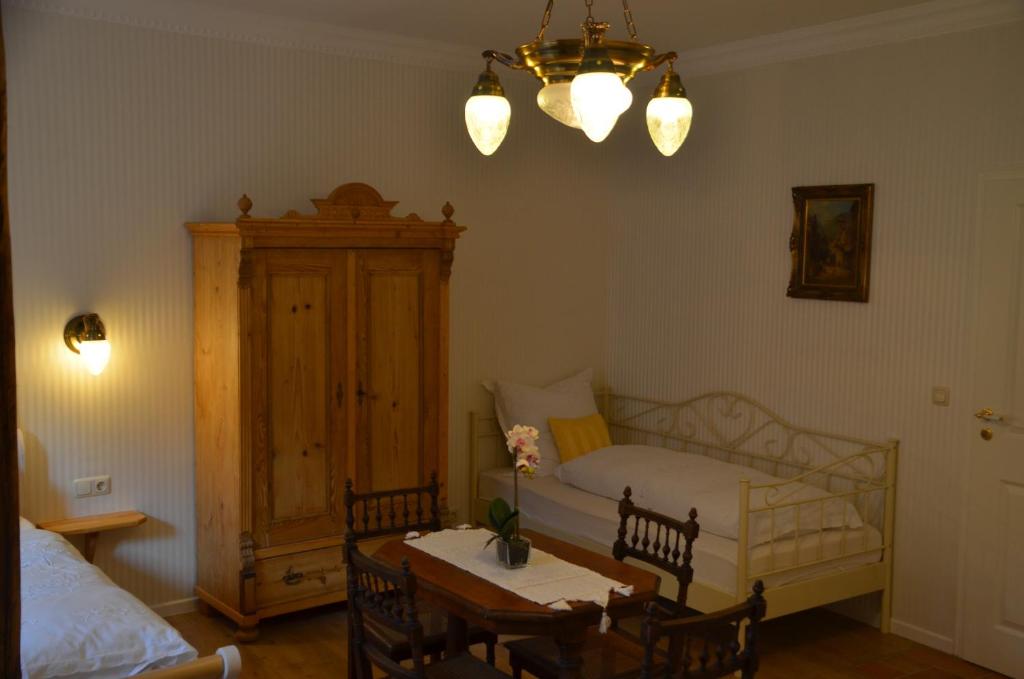 Hotel & Café Mohrenbrunnen - Chambre Quadruple Avec Vue Sur Le Jardin