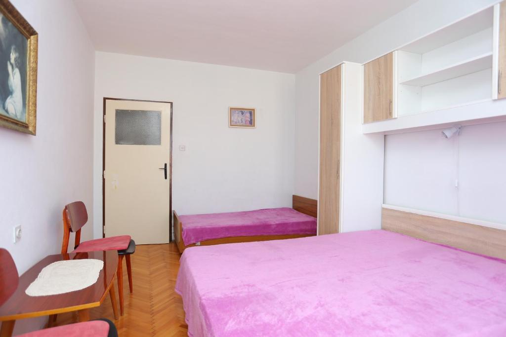 Postel nebo postele na pokoji v ubytování Apartment Supetar 16656b