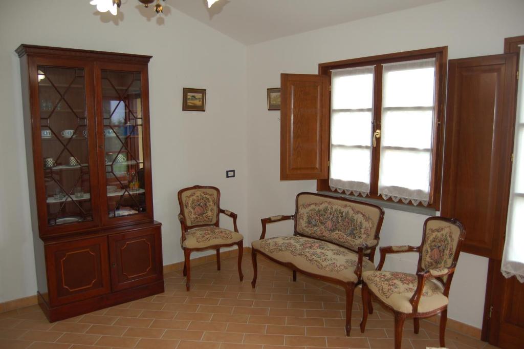 Część wypoczynkowa w obiekcie Agriturismo "Le Rondinelle"