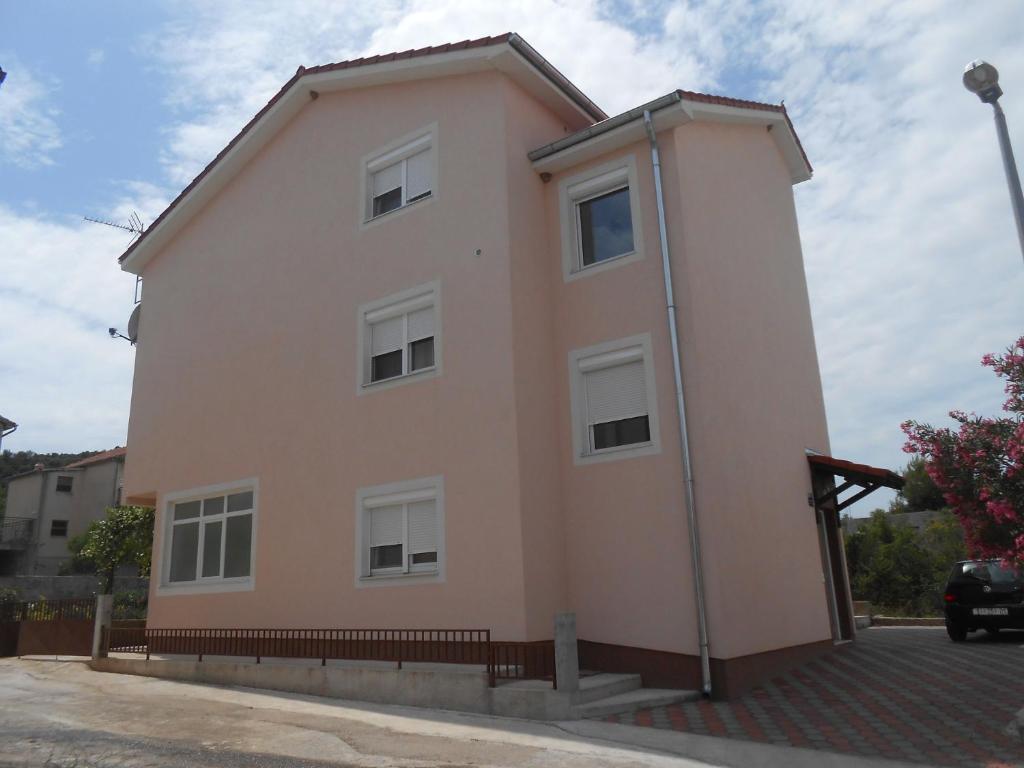 Fotografie z fotogalerie ubytování Apartments with a parking space Raslina, Krka - 16702 v destinaci Zaton