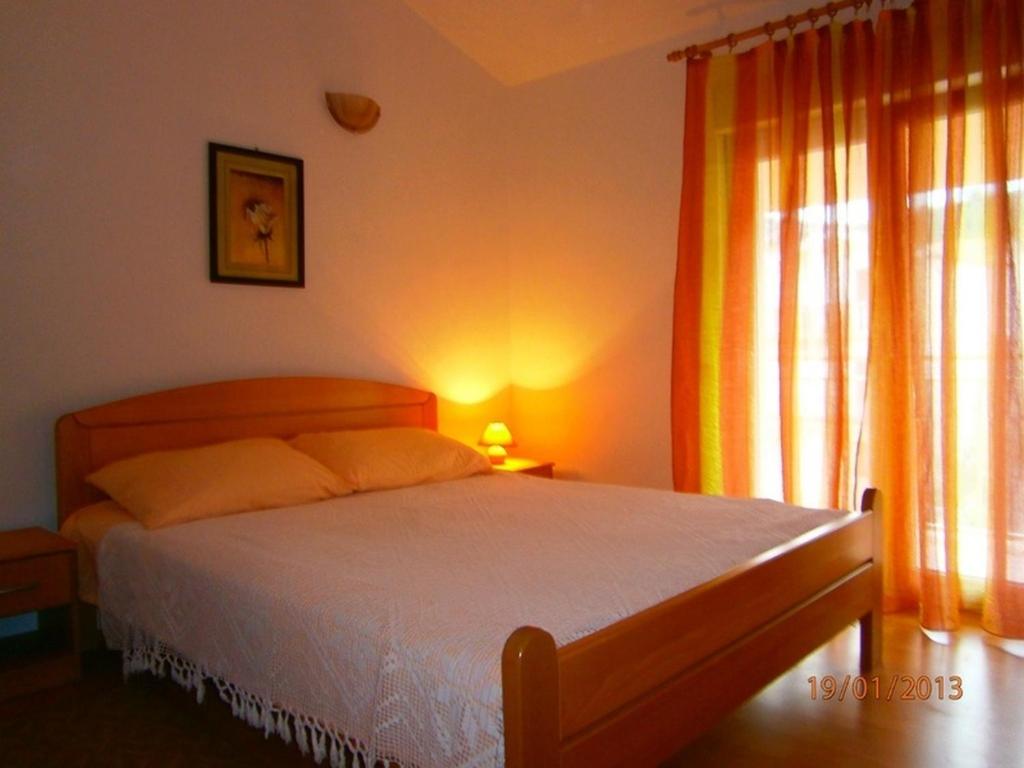 Fotografie z fotogalerie ubytování Apartments with a parking space Raslina, Krka - 16702 v destinaci Zaton