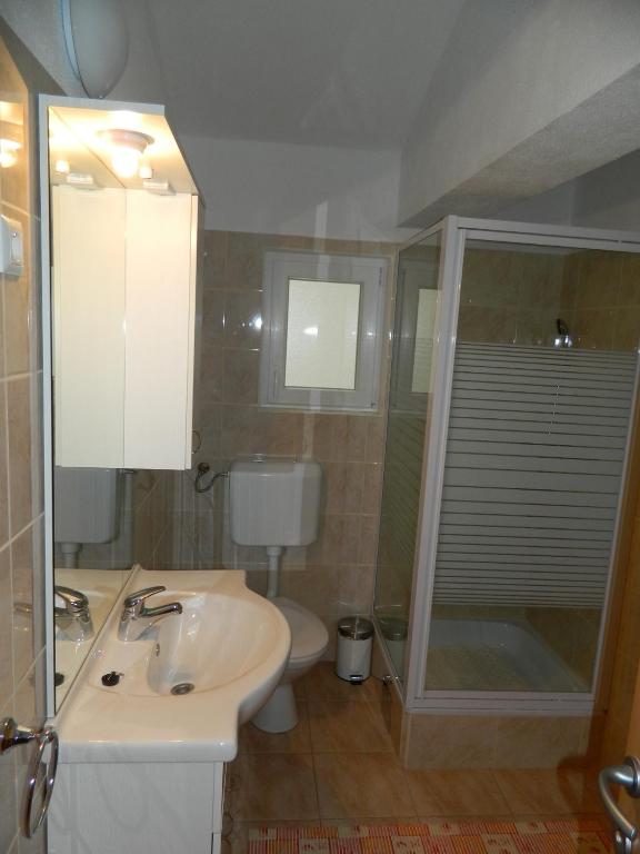 Fotografie z fotogalerie ubytování Apartments with a parking space Raslina, Krka - 16702 v destinaci Zaton