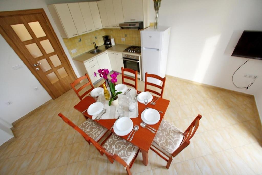 Kuchyň nebo kuchyňský kout v ubytování Apartments with a parking space Sukosan, Zadar - 16641
