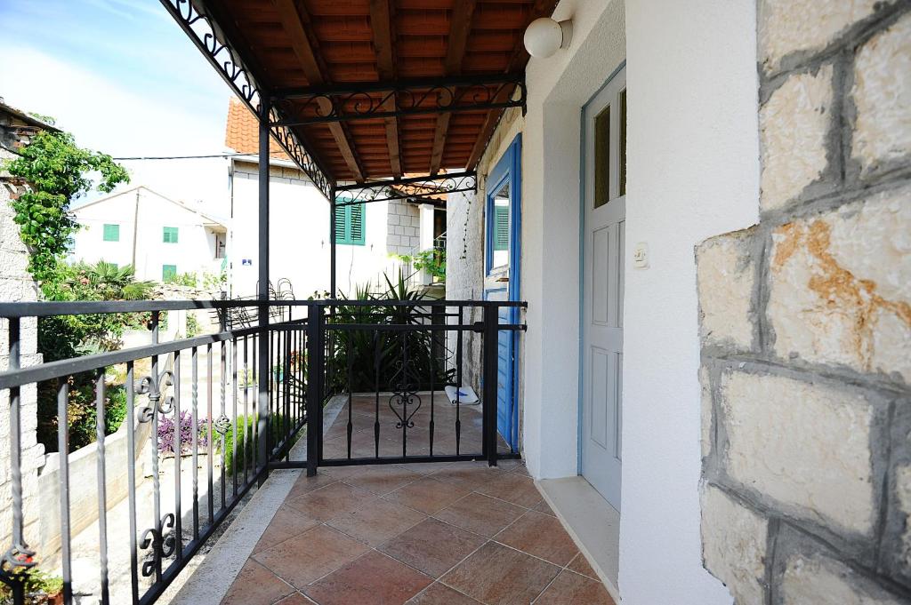Balkon lub taras w obiekcie Studio Okrug Donji 16737b