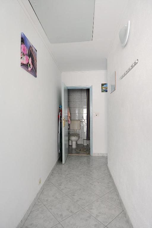 Zdjęcie z galerii obiektu Studio Okrug Donji 16737b w mieście Okrug Donji