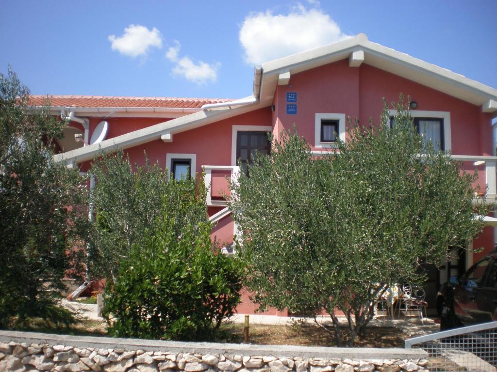 Budova, v ktorej sa apartmán nachádza