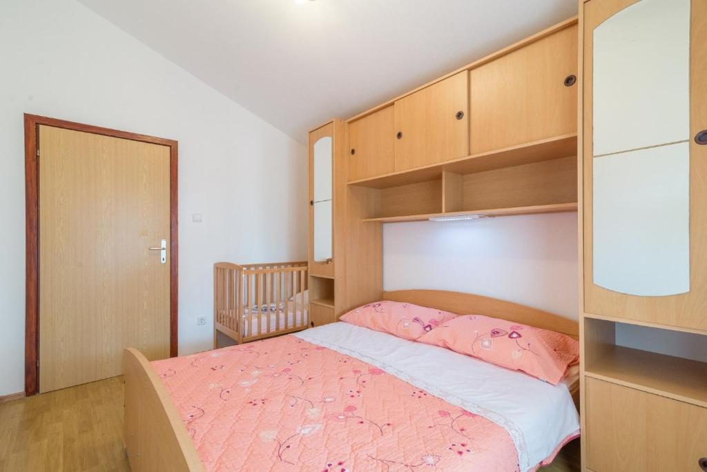 Posteľ alebo postele v izbe v ubytovaní Apartment Vir 16768b
