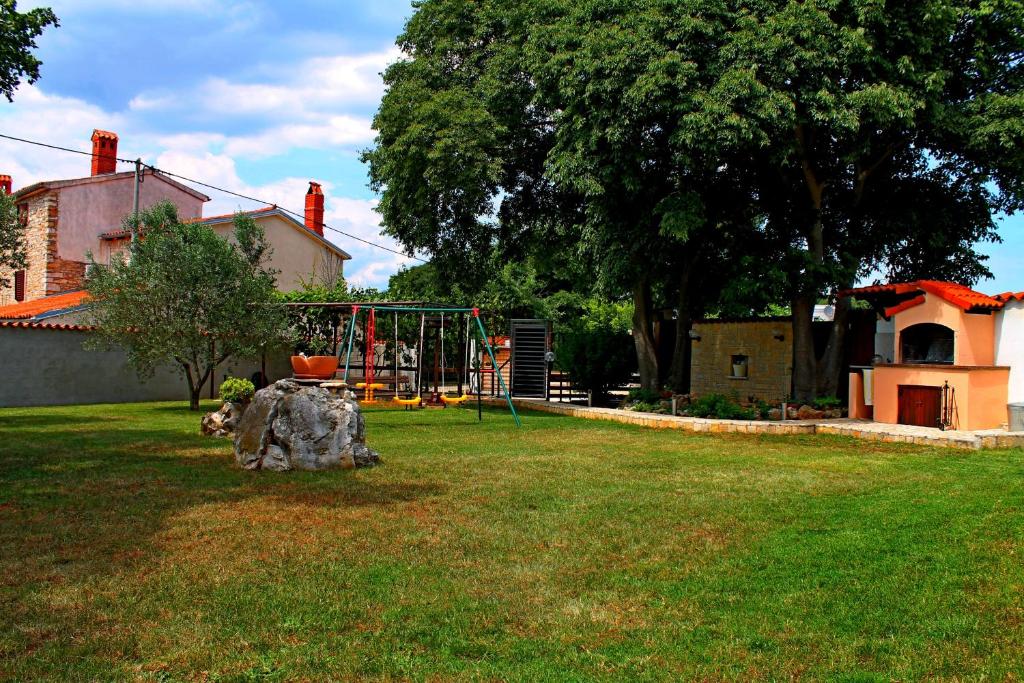 Fotografie z fotogalerie ubytování Family friendly house with a parking space Sisan, Medulin - 16800 v destinaci Pula