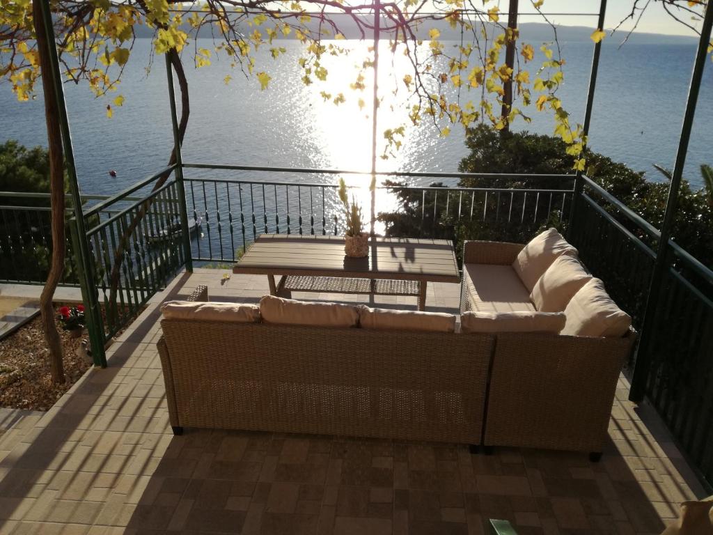 Fotografie z fotogalerie ubytování Family friendly seaside apartments Stanici, Omis - 16606 v Omiši