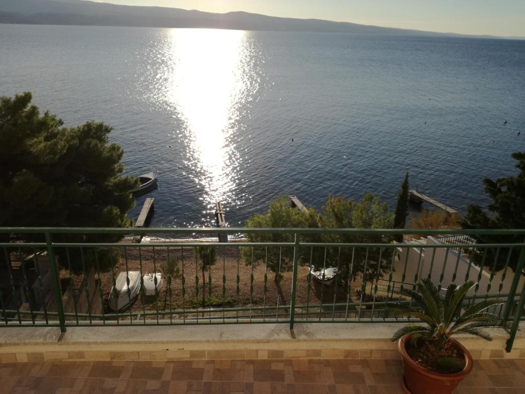 Fotografie z fotogalerie ubytování Family friendly seaside apartments Stanici, Omis - 16606 v Omiši