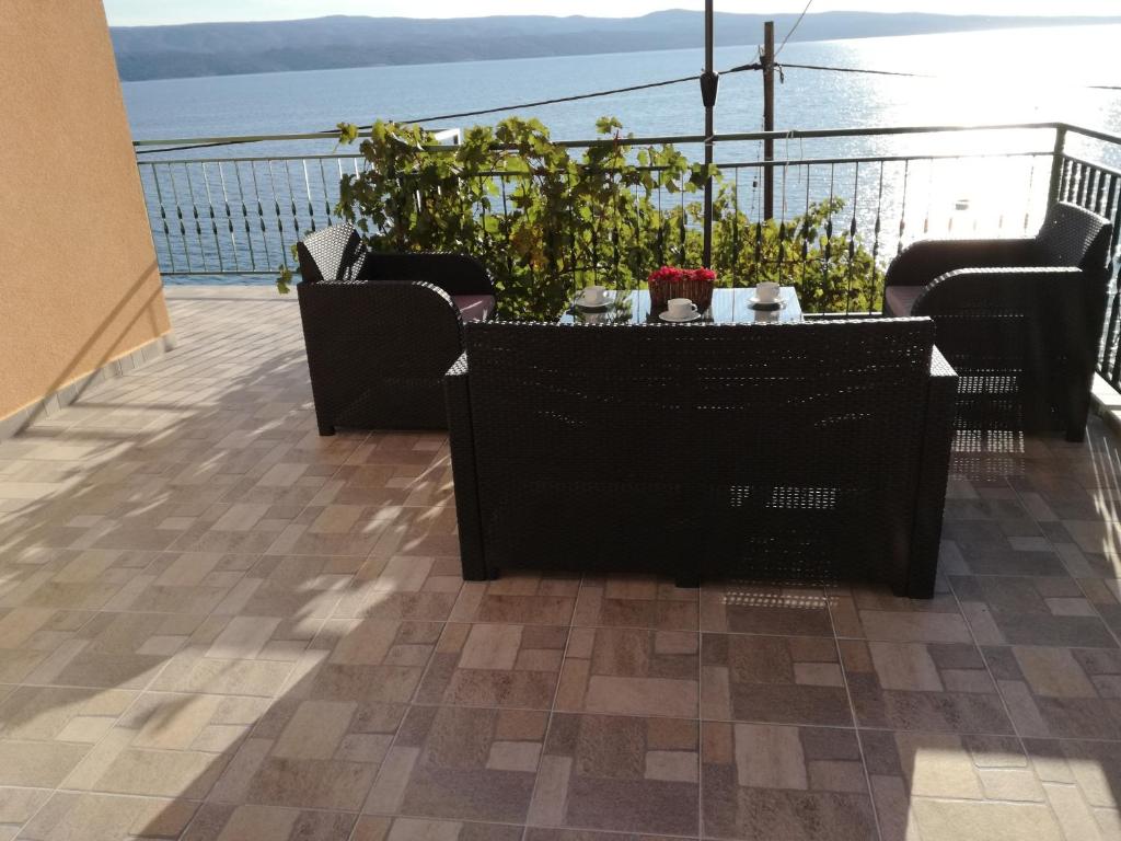 Fotografie z fotogalerie ubytování Family friendly seaside apartments Stanici, Omis - 16606 v Omiši