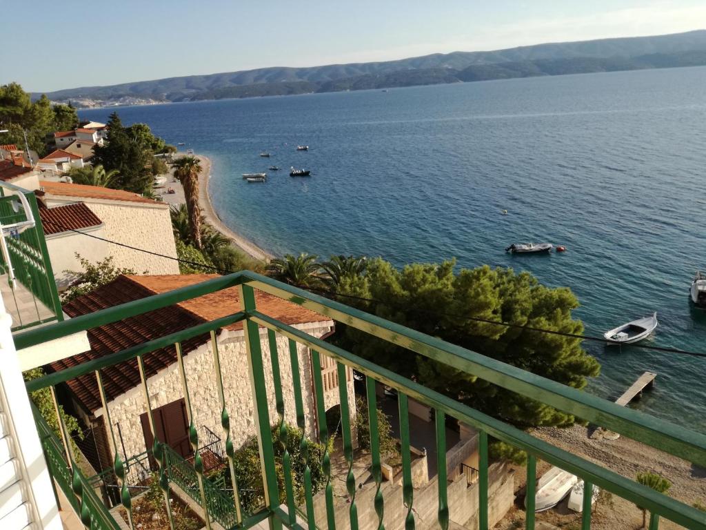 Fotografie z fotogalerie ubytování Family friendly seaside apartments Stanici, Omis - 16606 v Omiši