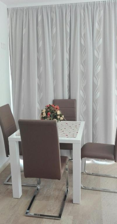 Fotografie z fotogalerie ubytování Apartments by the sea Makarska - 16786 v destinaci Makarska