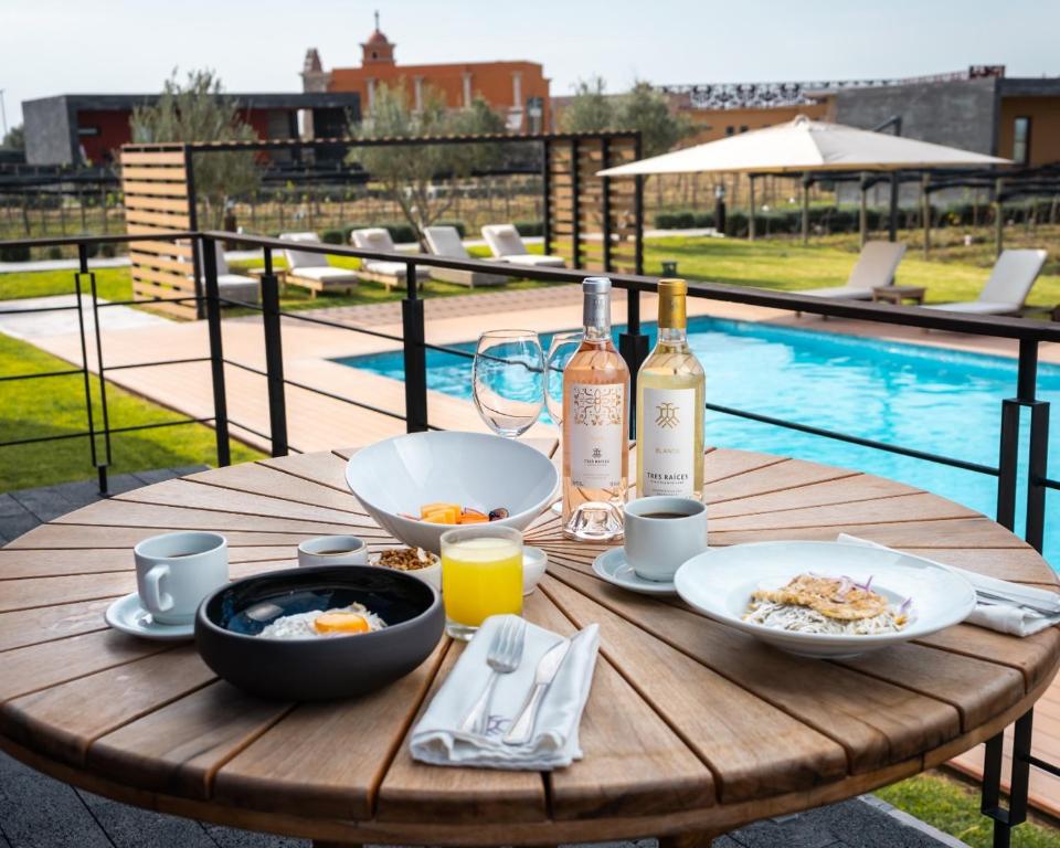 Bazén v ubytování Casa Raíces Hotel Luxury & Viñedo nebo v jeho okolí