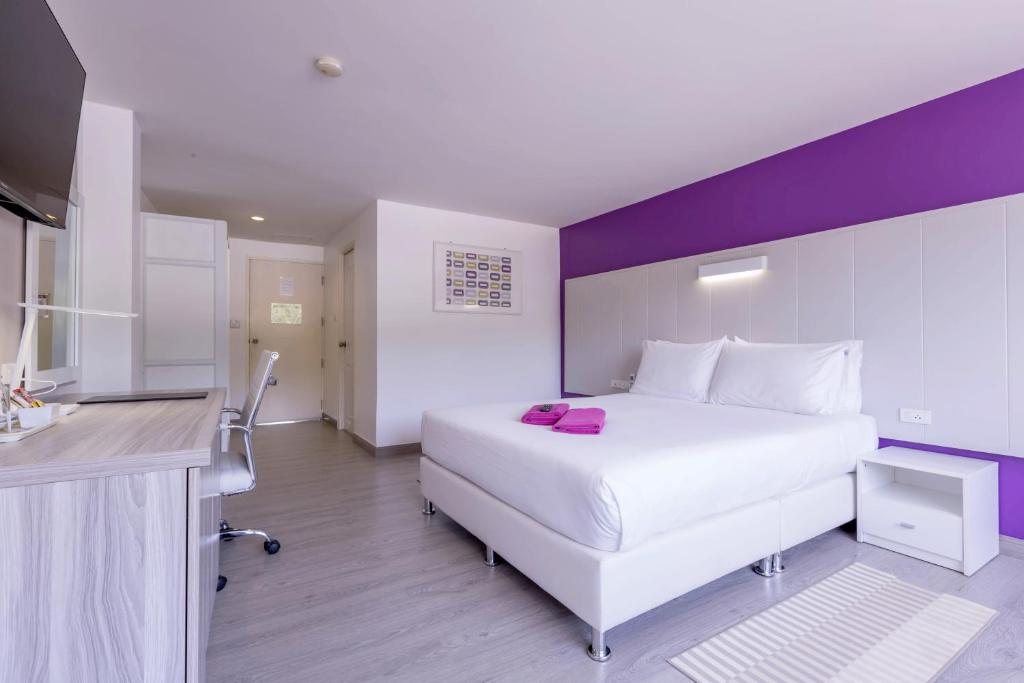 
Deluxe Double Room South Wing
