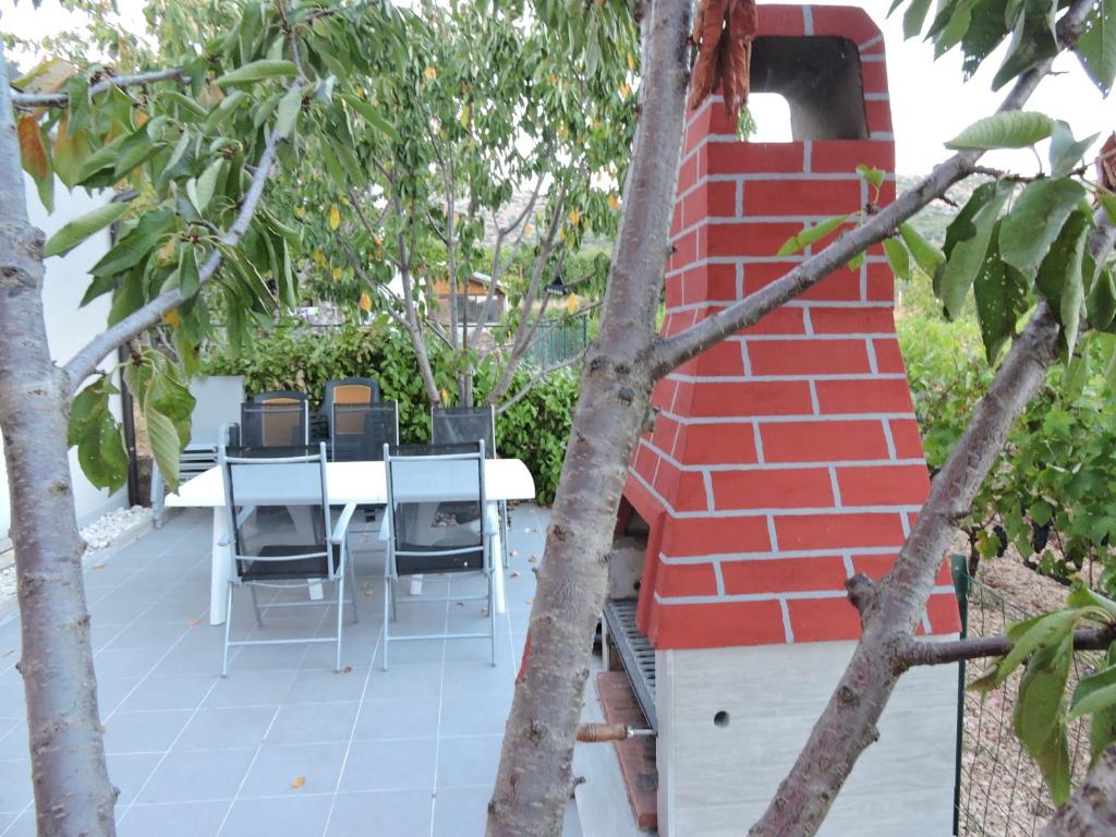 Apartments with parking space Trogir - 16898