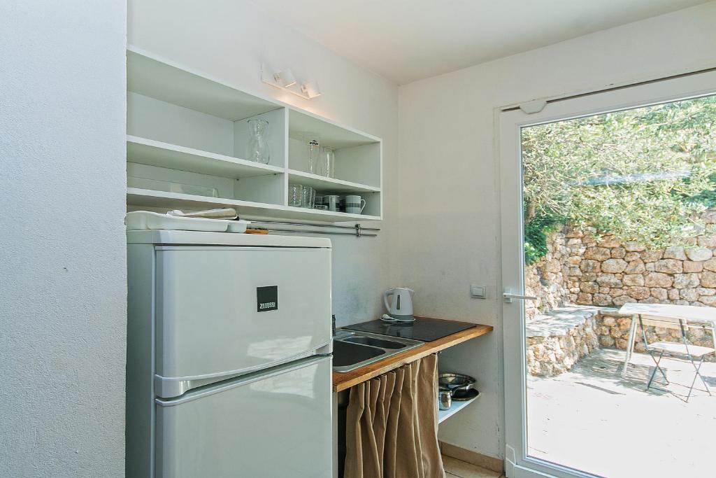 Kuchyňa alebo kuchynka v ubytovaní Apartments with a parking space Brela, Makarska - 16596