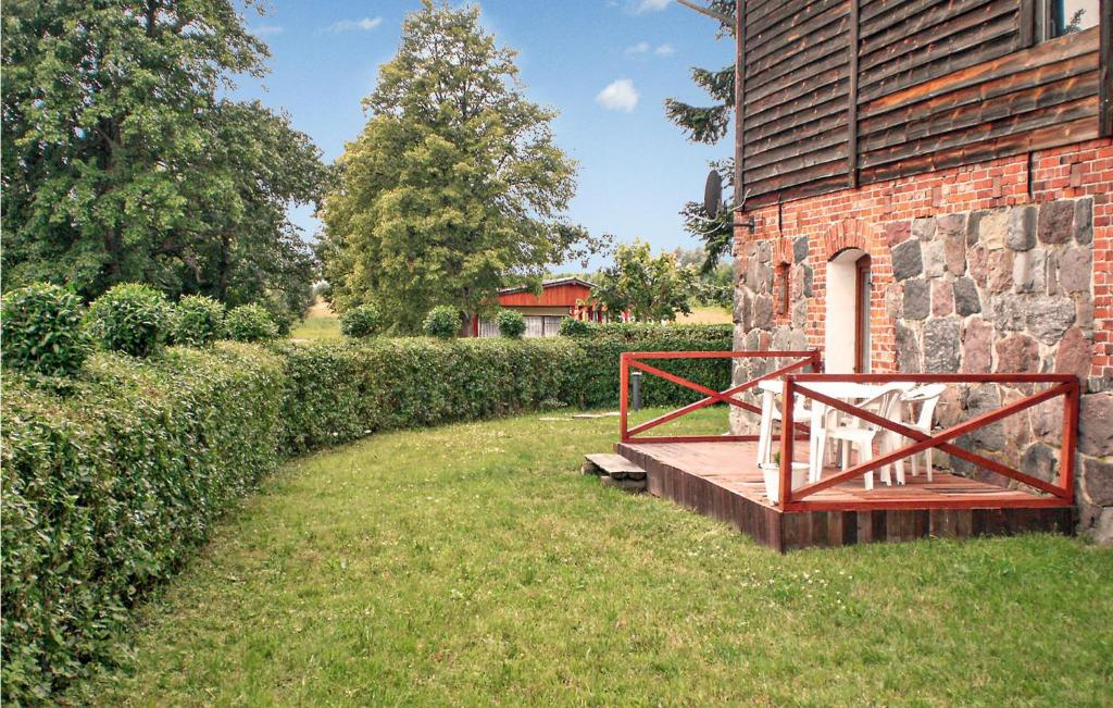 Vonkajšia záhrada v ubytovaní Pet Friendly Apartment In Retowo 4