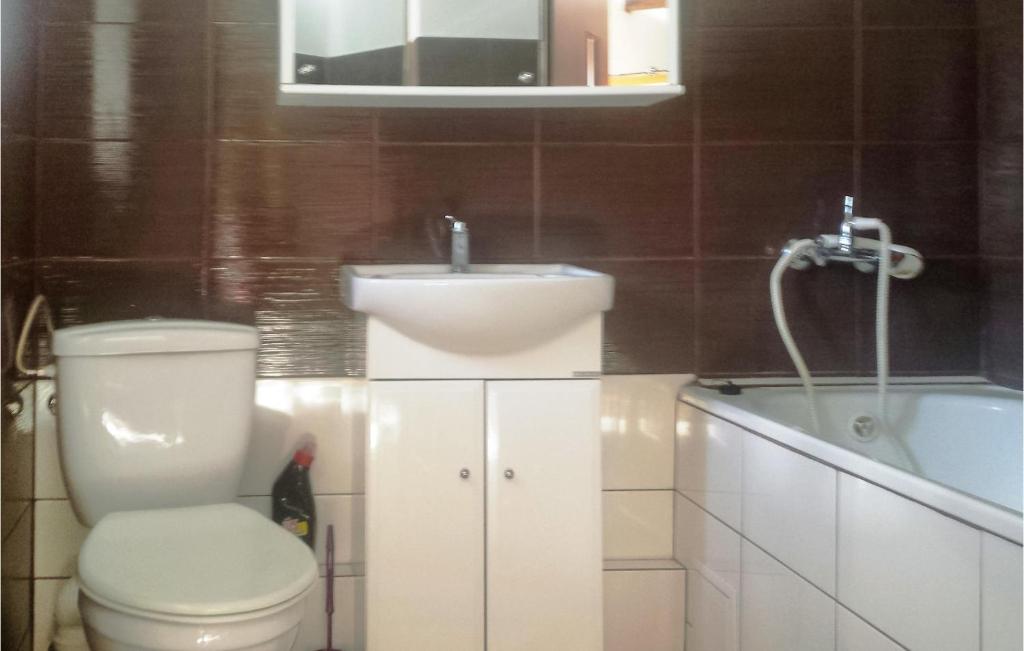 Kúpeľňa v ubytovaní Pet Friendly Apartment In Retowo 4