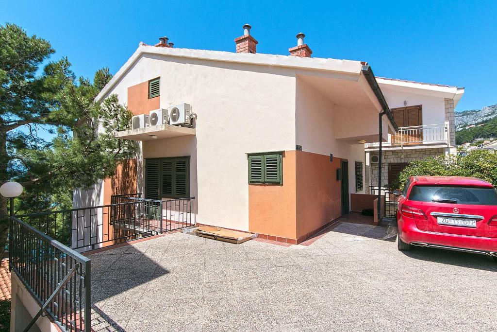 Budova, v ktorej sa apartmán nachádza