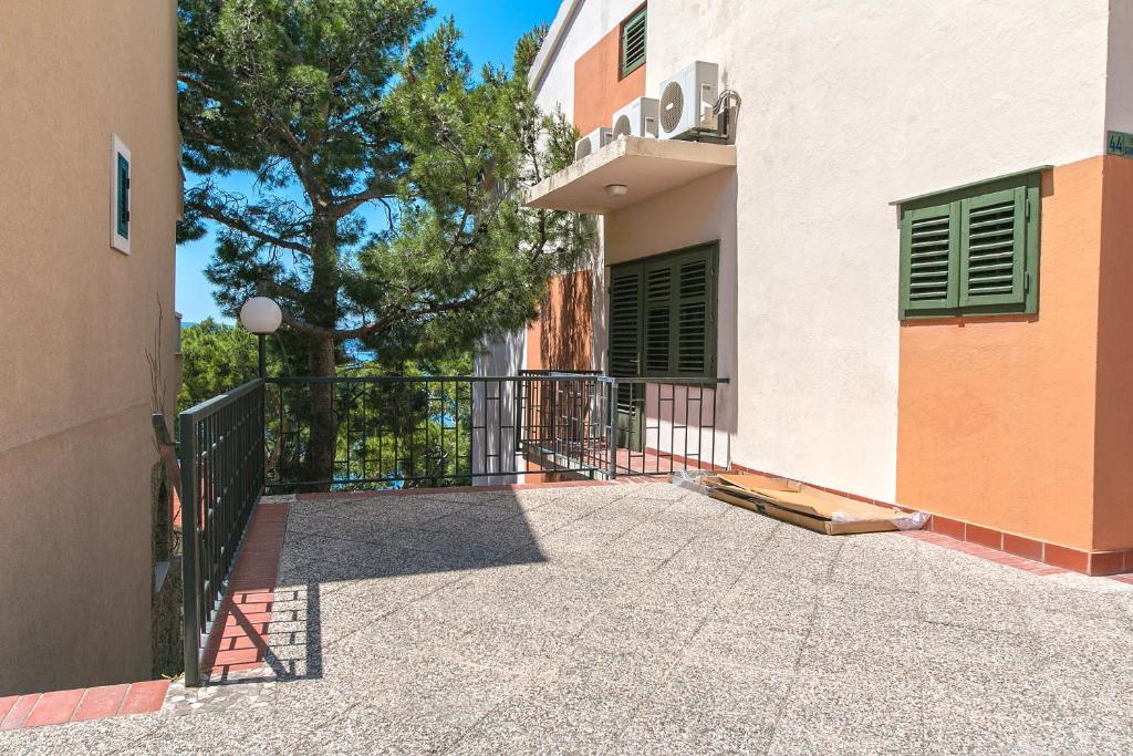 Balkón alebo terasa v ubytovaní Apartments by the sea Brela, Makarska - 16950