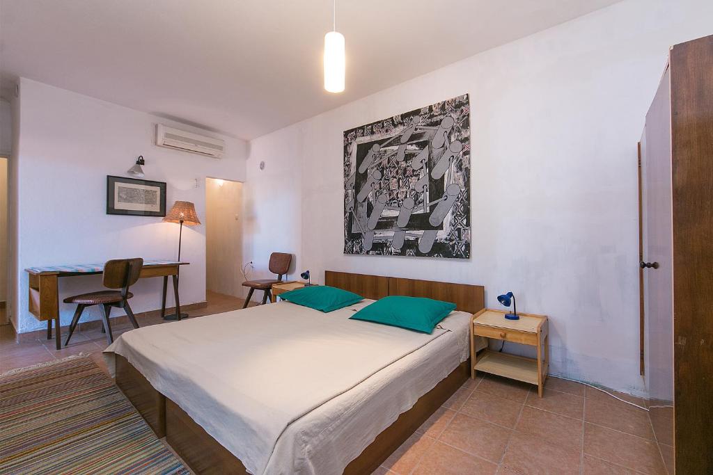 Posteľ alebo postele v izbe v ubytovaní Apartments by the sea Brela, Makarska - 16950