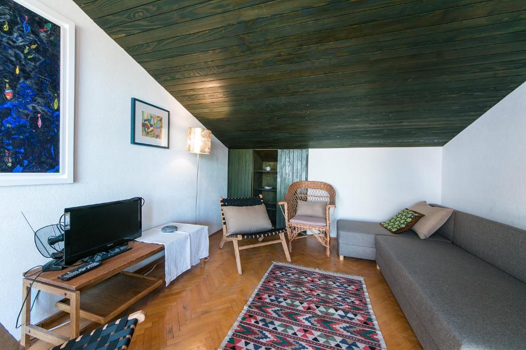 Televízia a/alebo spoločenská miestnosť v ubytovaní Apartments by the sea Brela, Makarska - 16950