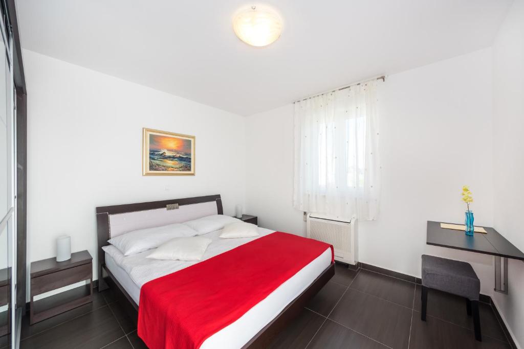 Zdjęcie z galerii obiektu Apartments by the sea Sveti Petar, Biograd - 16852 w mieście Sveti Filip i Jakov