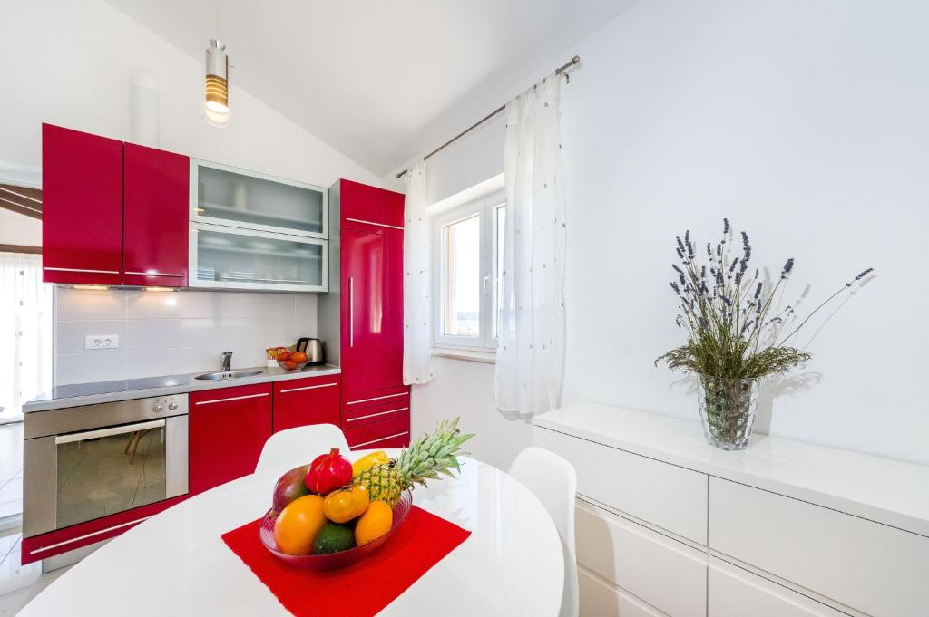 Zdjęcie z galerii obiektu Apartments by the sea Sveti Petar, Biograd - 16852 w mieście Sveti Filip i Jakov