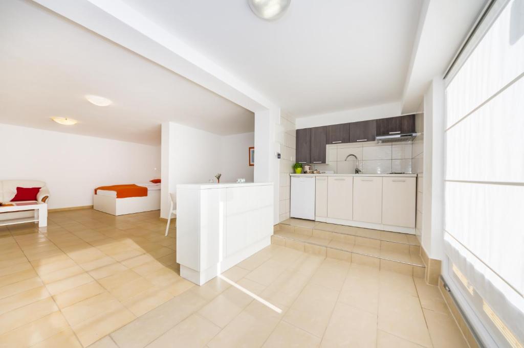 Zdjęcie z galerii obiektu Apartments by the sea Sveti Petar, Biograd - 16852 w mieście Sveti Filip i Jakov