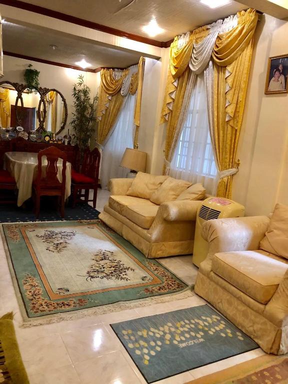 THE MANSION - 20 PAX LUXURY Near AIRPORT in PASAY - Two-Bedroom House