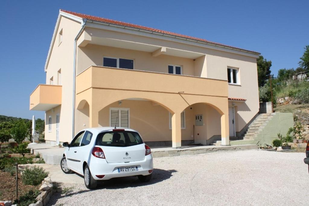 Fotografia z galérie ubytovania Apartments by the sea Bilice, Krka - 16904 v Šibeniku