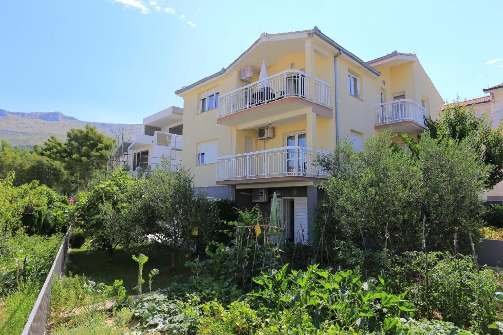 Apartments with parking space Podstrana, Split - 16663