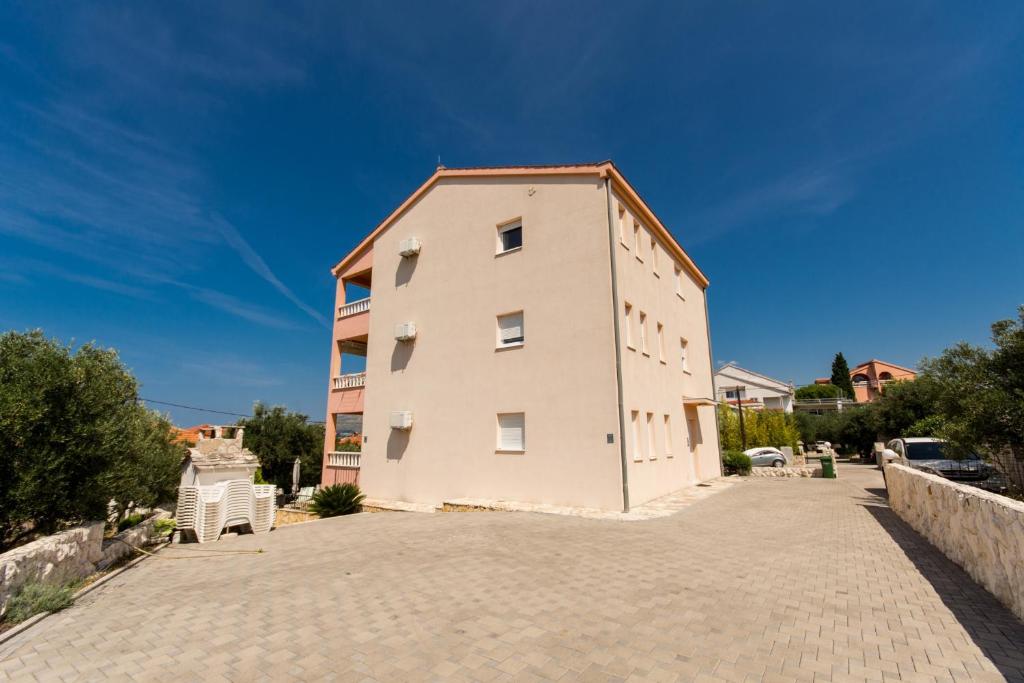 Fotografia z galérie ubytovania Apartment Okrug Gornji 16901a v Trogiri
