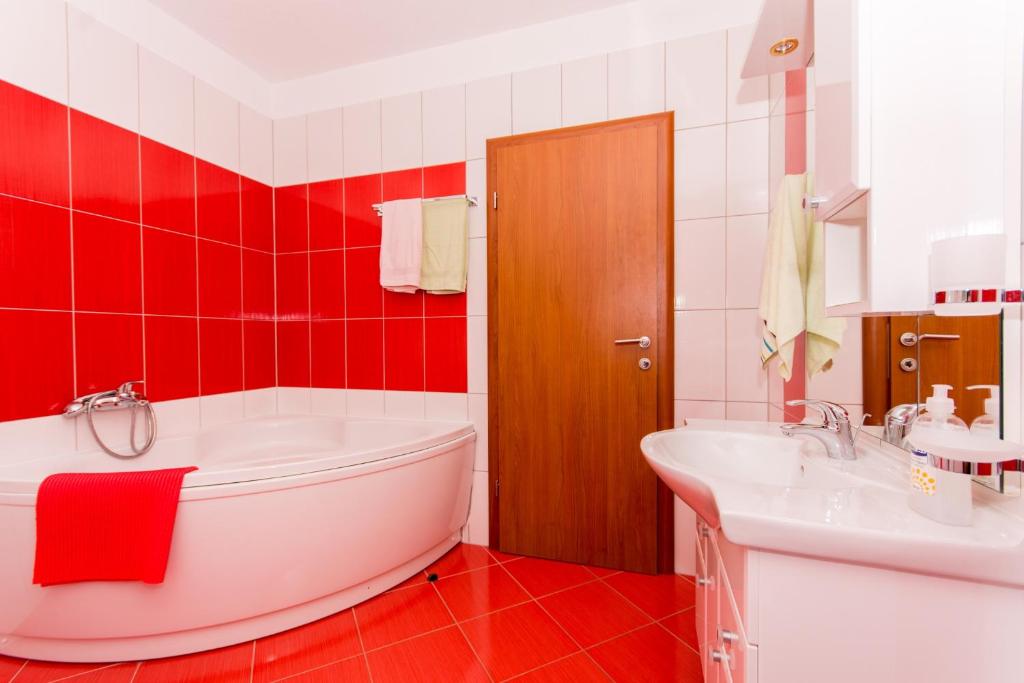 Fotografia z galérie ubytovania Apartment Okrug Gornji 16901a v Trogiri