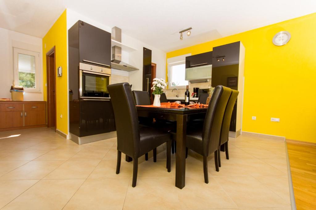 Fotografia z galérie ubytovania Apartment Okrug Gornji 16901a v Trogiri