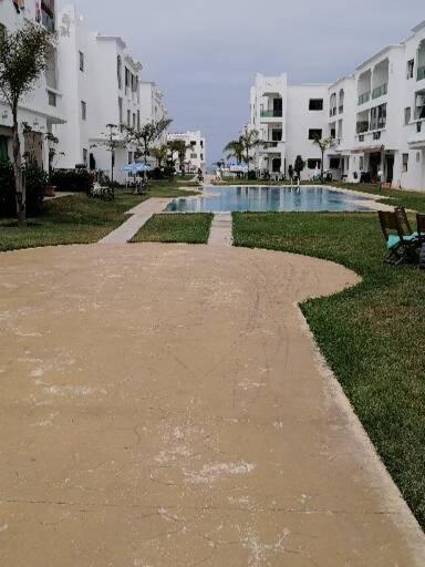 Magnifique appart avec vue piscine et mer