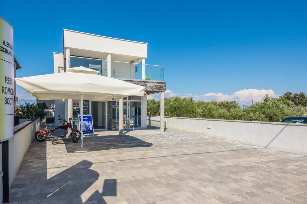 Budova, v ktorej sa apartmán nachádza