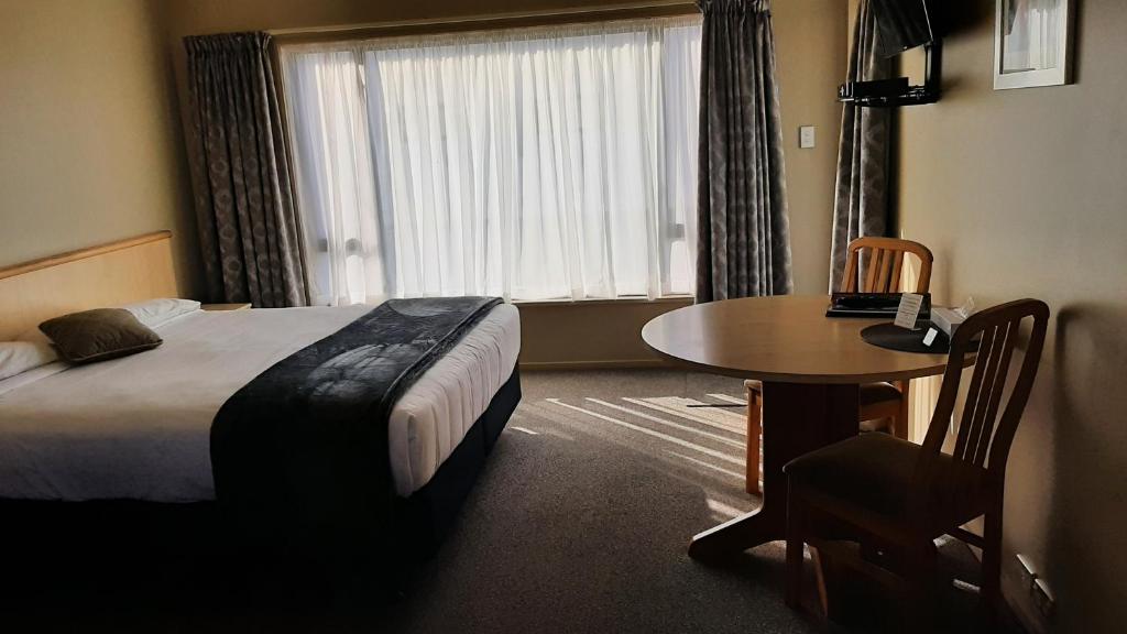 Postel nebo postele na pokoji v ubytování Kaikoura Gateway Motor Lodge