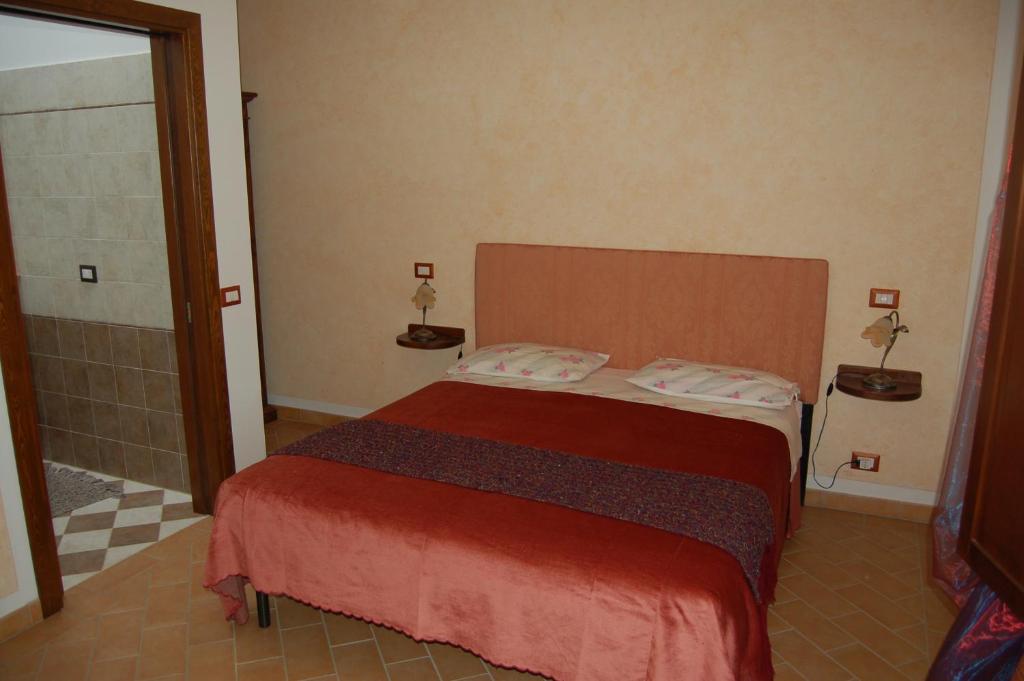 Łóżko lub łóżka w pokoju w obiekcie Agriturismo "Le Rondinelle"