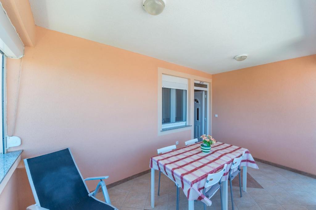 Fotografia z galérie ubytovania Apartments by the sea Vir - Lozice, Vir - 18567 vo Viry