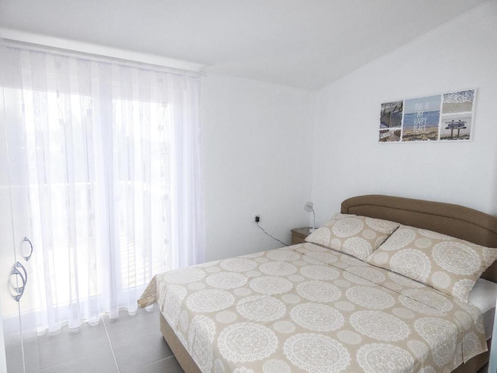 Posteľ alebo postele v izbe v ubytovaní Apartments with parking spaces Vir - Torovi - Vir - Pedinka, Vir - 18577