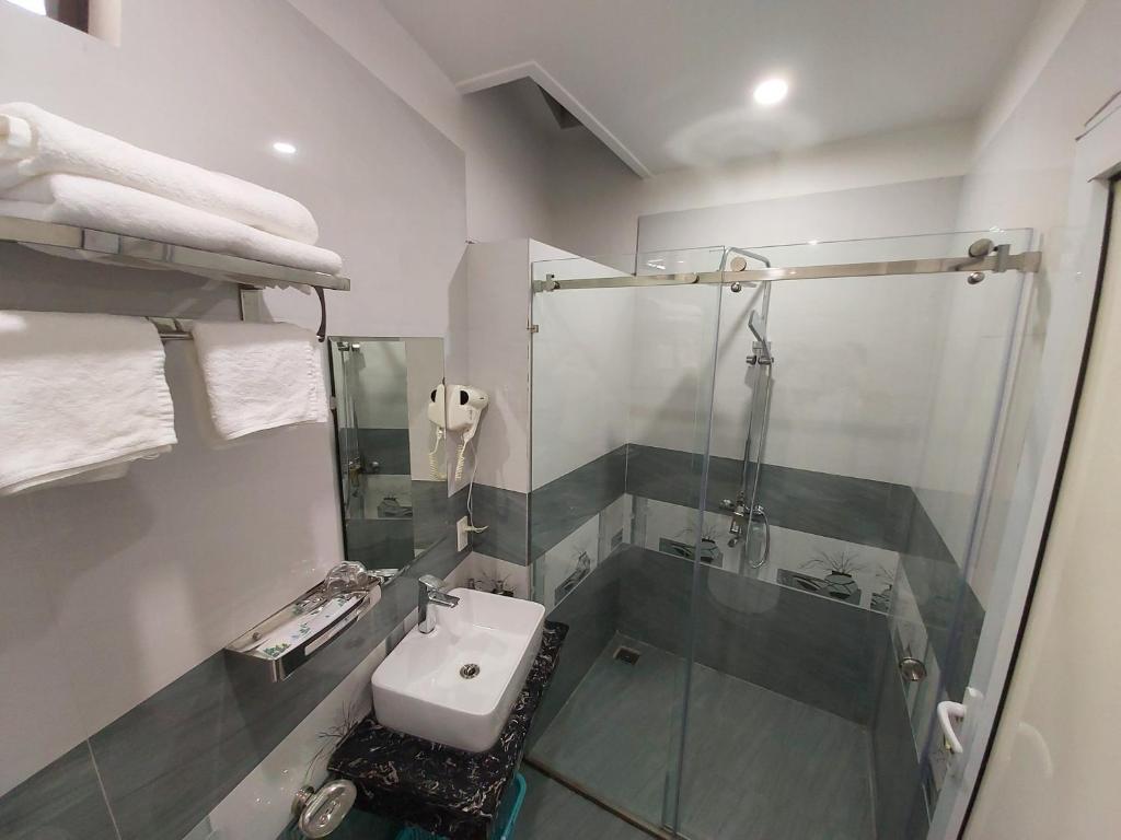 Trường Sinh Hotel - Family Room With Garden View